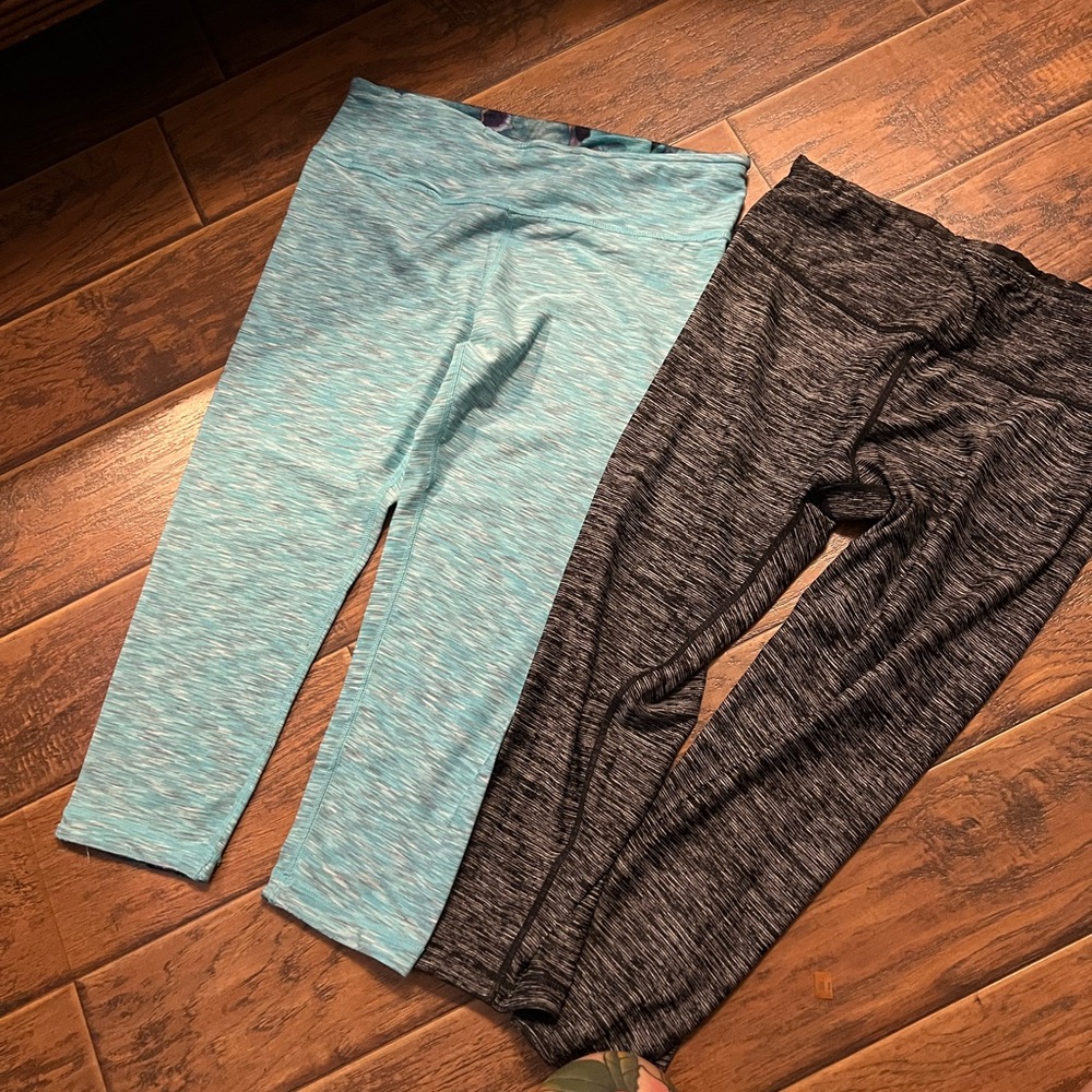 Womens reversible Blue and Gray Leggings set.